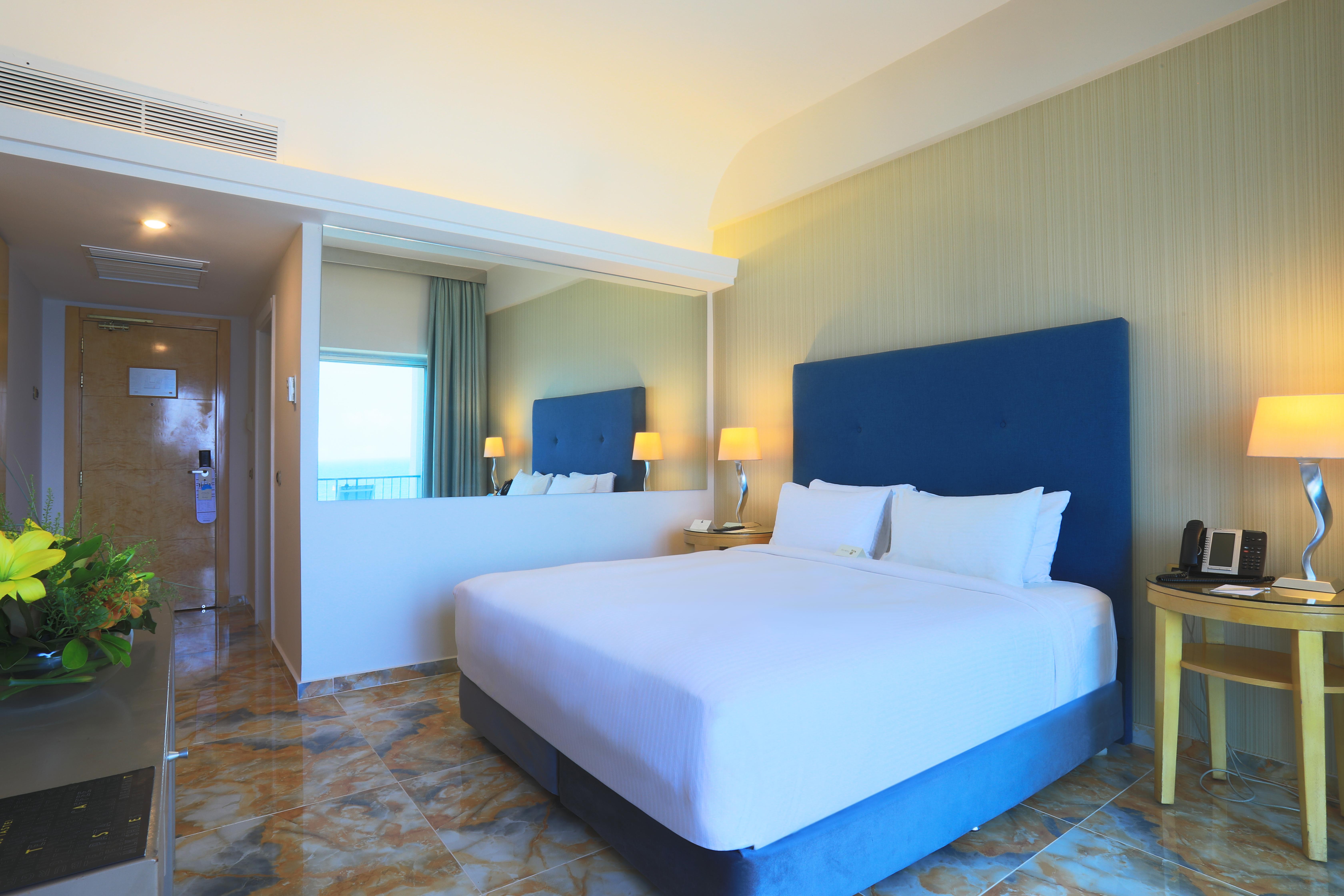 Riviera Hotel And Beach Lounge, Бейрут Екстериор снимка