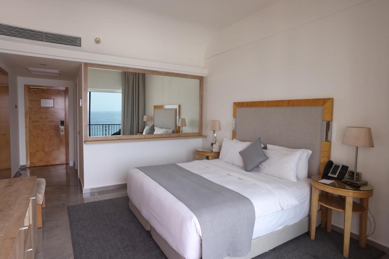 Riviera Hotel And Beach Lounge, Бейрут Екстериор снимка