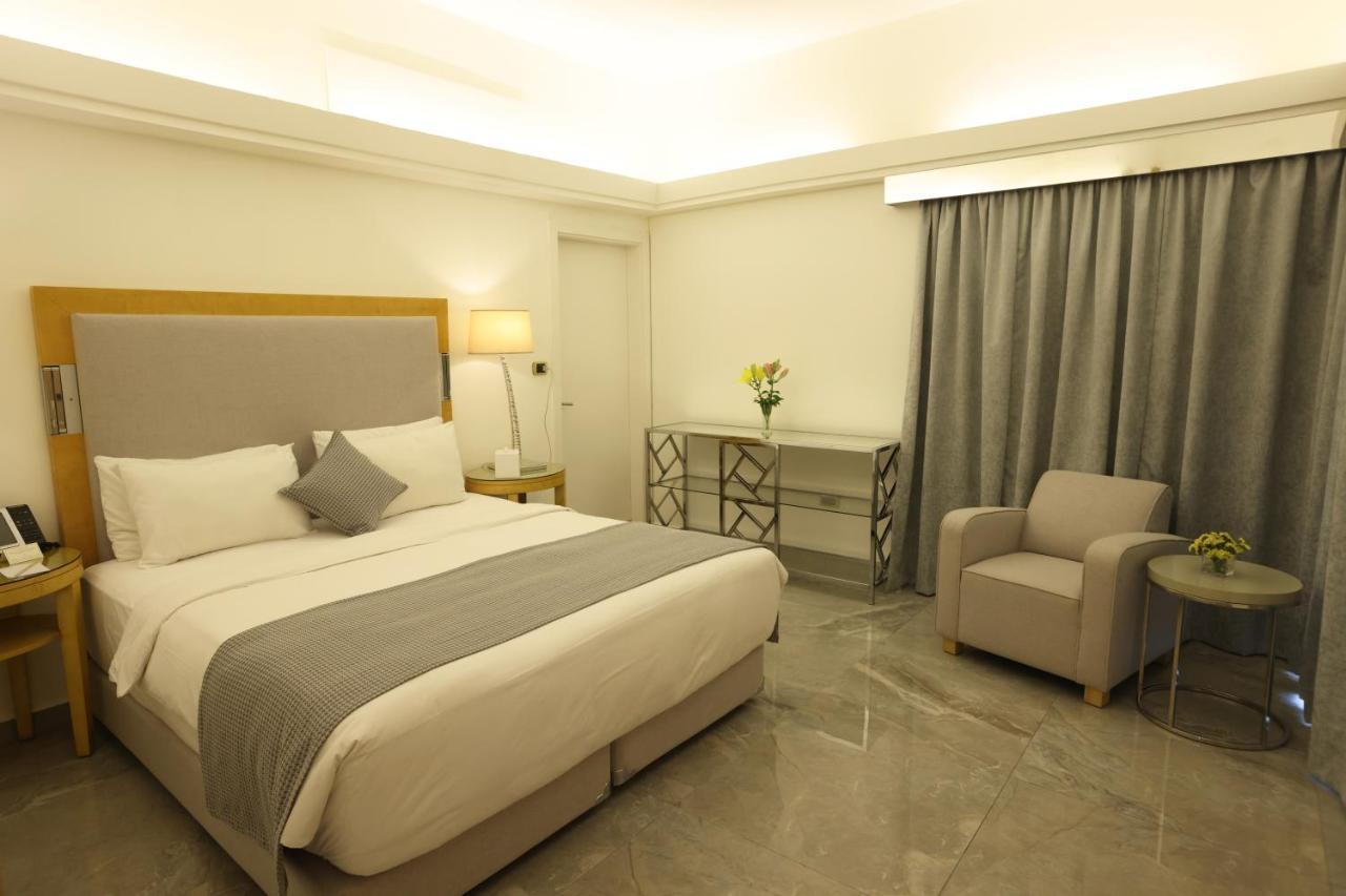 Riviera Hotel And Beach Lounge, Бейрут Екстериор снимка