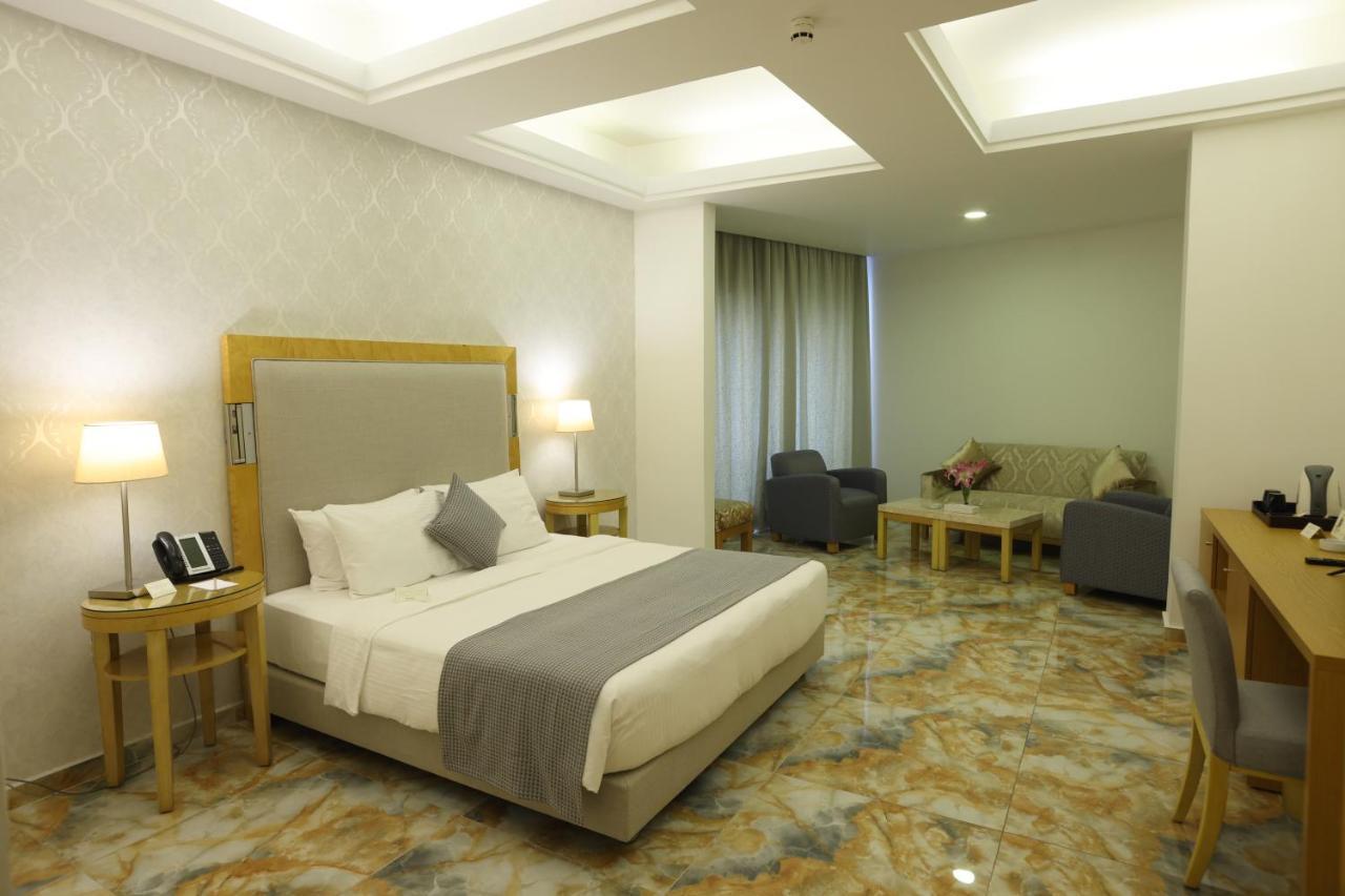 Riviera Hotel And Beach Lounge, Бейрут Екстериор снимка