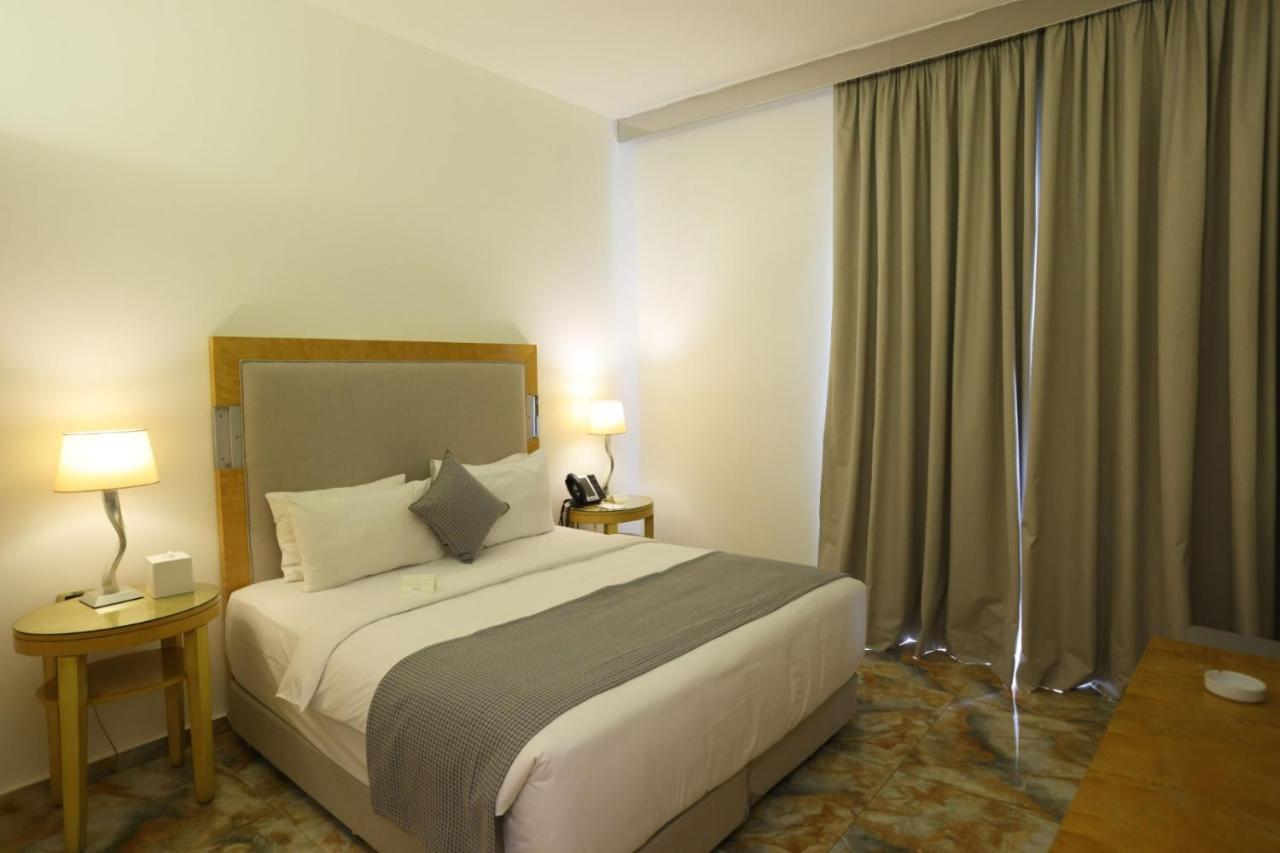 Riviera Hotel And Beach Lounge, Бейрут Екстериор снимка