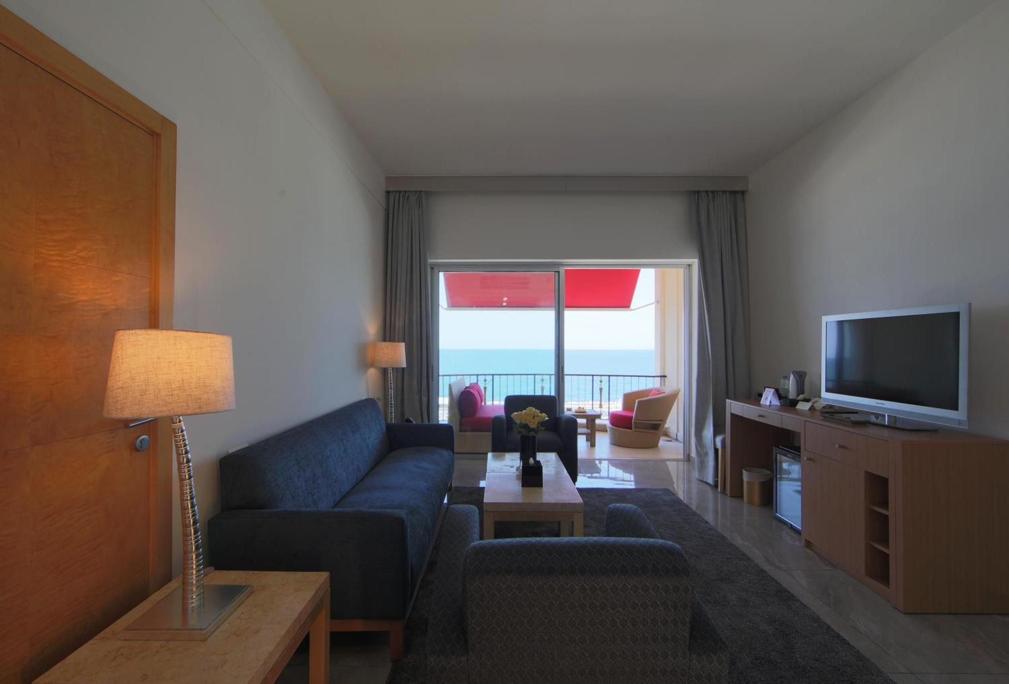 Riviera Hotel And Beach Lounge, Бейрут Екстериор снимка