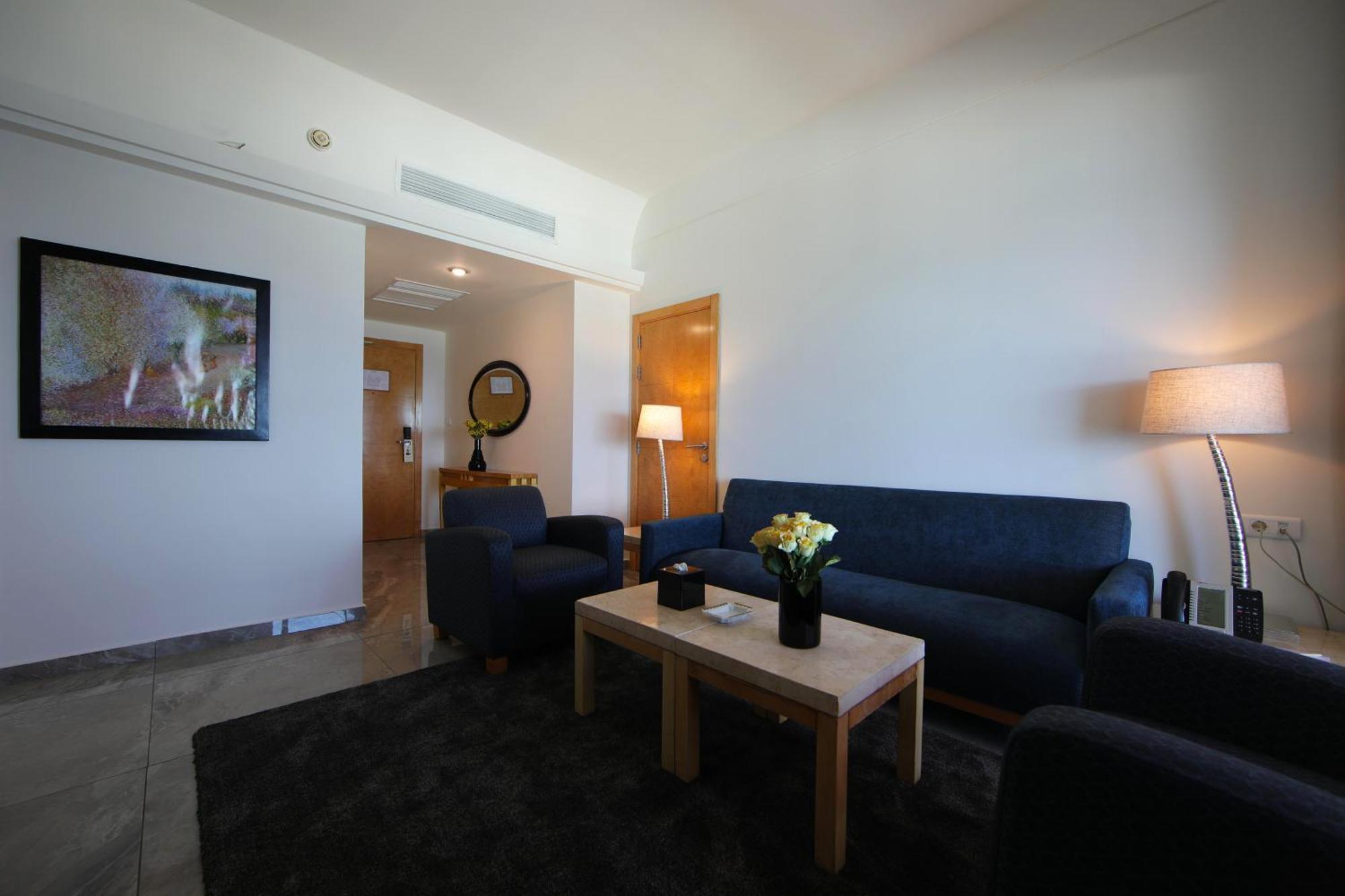 Riviera Hotel And Beach Lounge, Бейрут Екстериор снимка