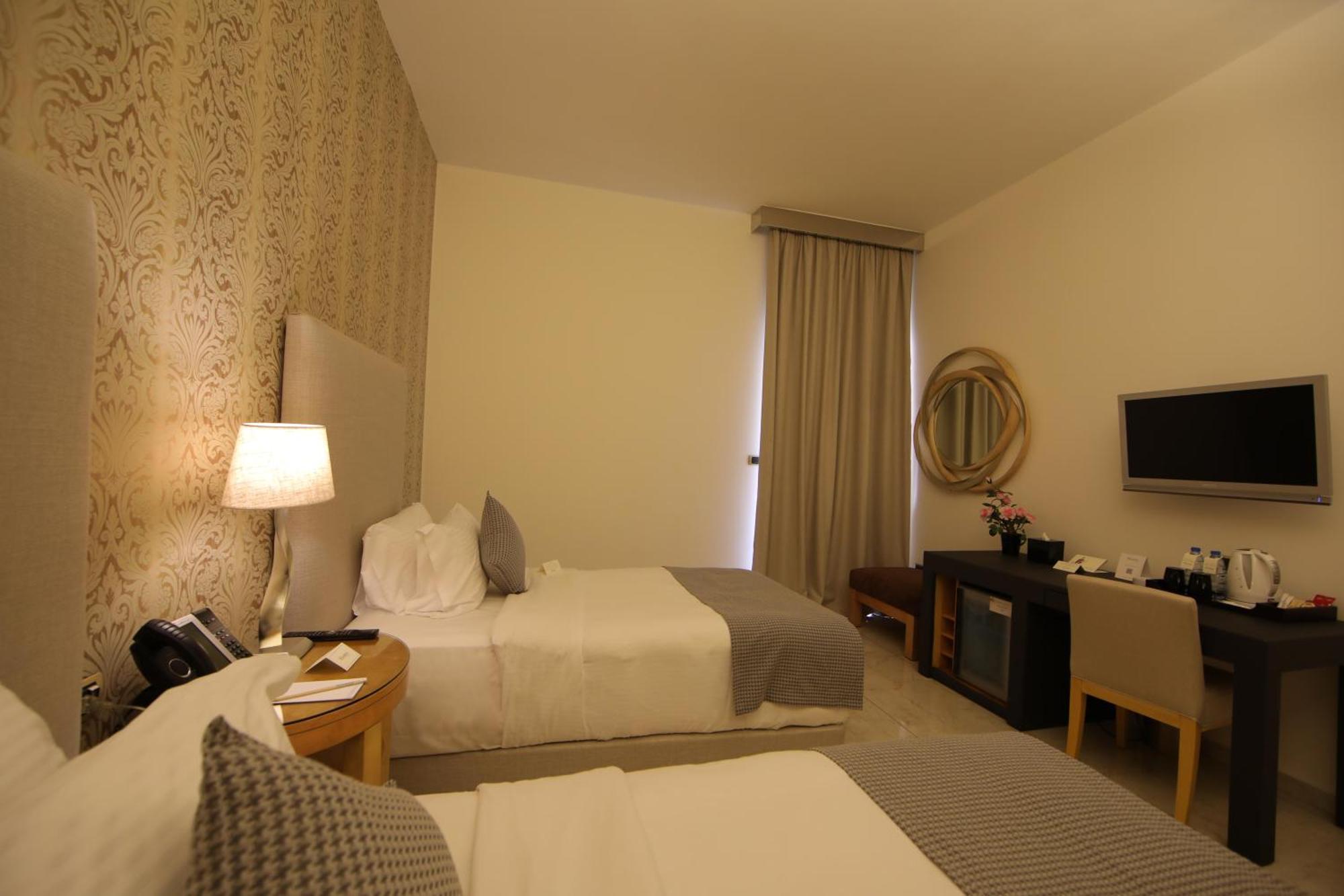 Riviera Hotel And Beach Lounge, Бейрут Екстериор снимка