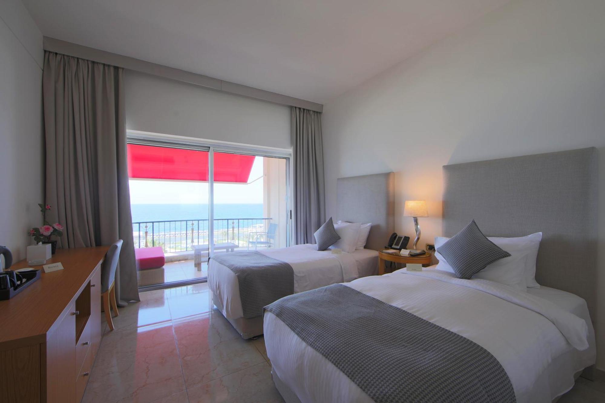 Riviera Hotel And Beach Lounge, Бейрут Екстериор снимка