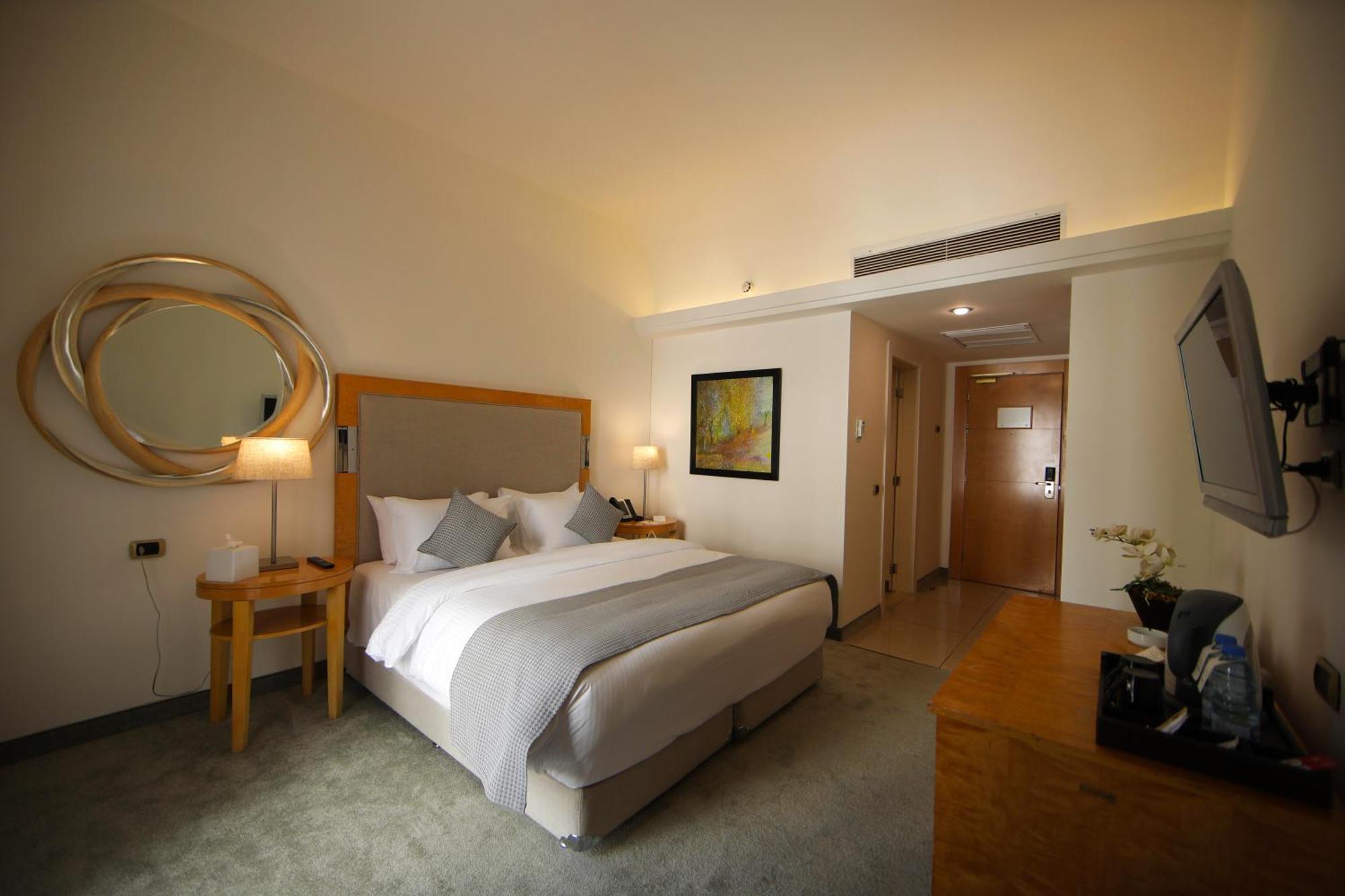 Riviera Hotel And Beach Lounge, Бейрут Екстериор снимка