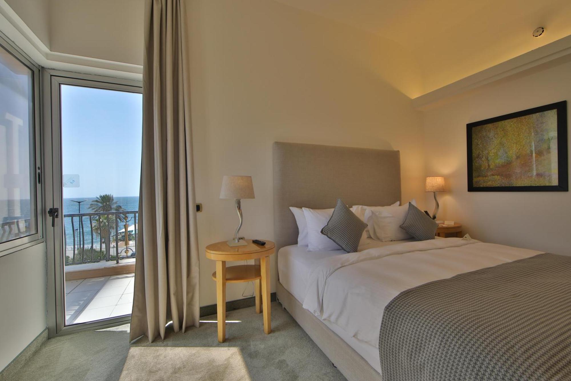Riviera Hotel And Beach Lounge, Бейрут Екстериор снимка