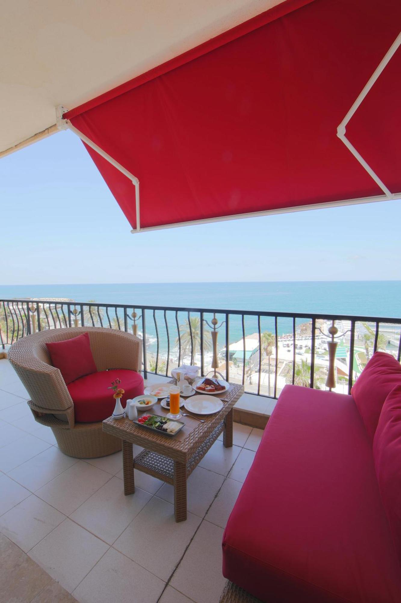 Riviera Hotel And Beach Lounge, Бейрут Екстериор снимка